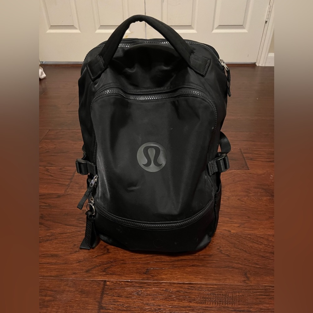 Black Lululemon backpack